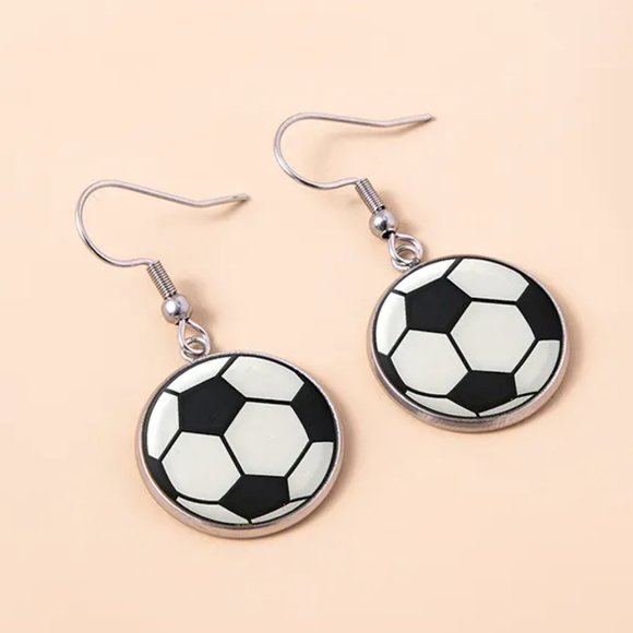 NEW! Black & White SOCCER DANGLING Earrings - ATHLETE SPORT FUTBOL FOOTBALL - Picture 2 of 4